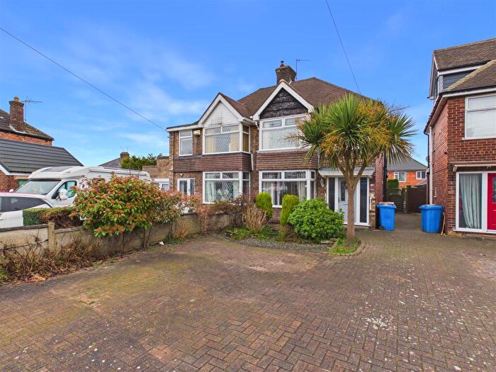 3 Bedroom Semi Detached House For Sale In Beverley Road, Hessle, HU13