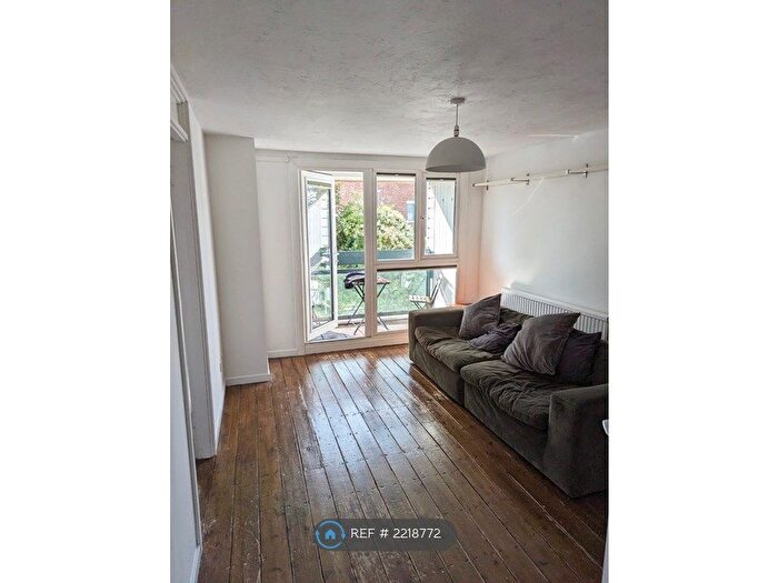 1 Bedroom Flat To Rent In Lomond Close, London, N15