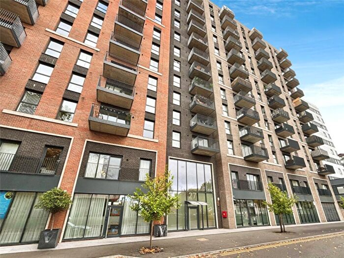 2 Bedroom Apartment For Sale In Victoria Avenue, Southend-on-Sea, Essex, SS2