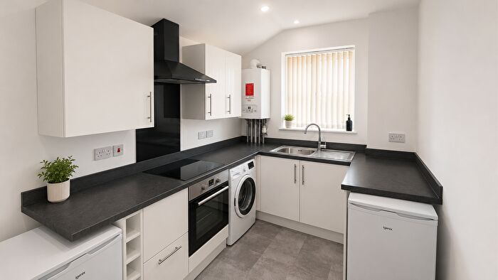 2 Bedroom Flat To Rent In Cemetery Road, Smethwick, B67