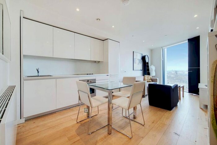 2 Bedroom Flat To Rent In The Strata, Elephant And Castle, London, SE1