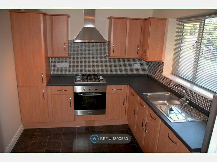 2 Bedroom Flat To Rent In Old Retford Road, Sheffield, S13