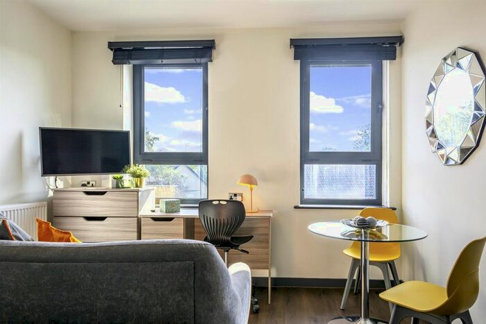 Studio To Rent In Cardigan Lane, Burley, Leeds, LS4