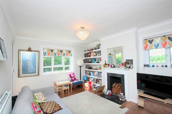 2 Bedroom Flat To Rent In Horne Way, London, SW15
