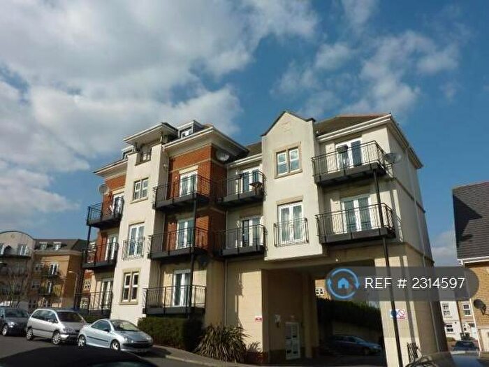 2 Bedroom Flat To Rent In Critchley Avenue, Dartford, DA1