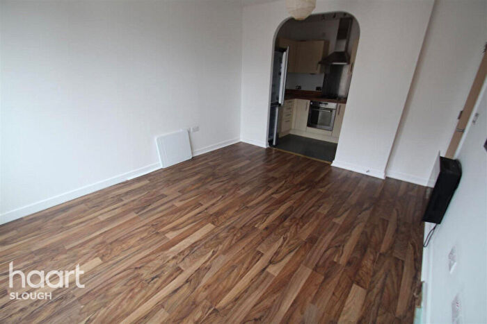 2 Bedroom Apartment To Rent In Aspects Court, Slough, SL1