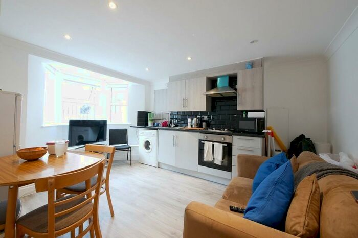 1 Bedroom Apartment To Rent In Alconbury Road, Clapton, E5