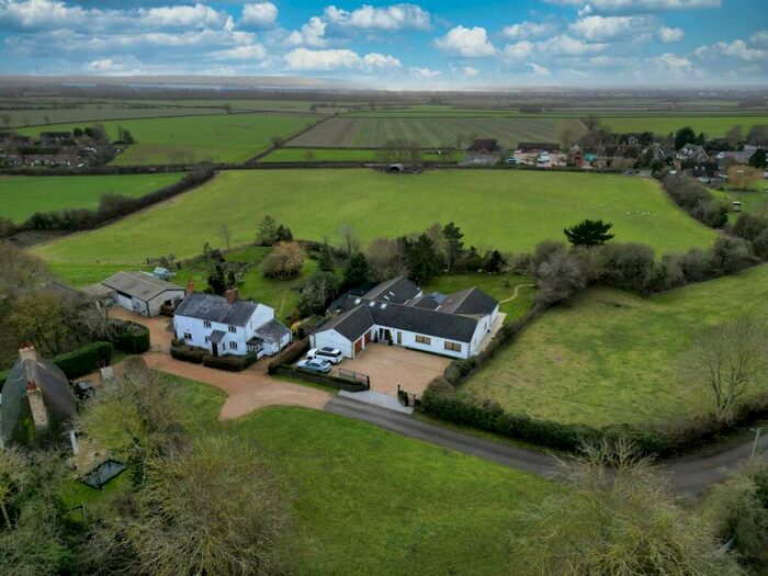 4 Bedroom Detached Bungalow For Sale In Wood End Lane, Moulsoe, MK16