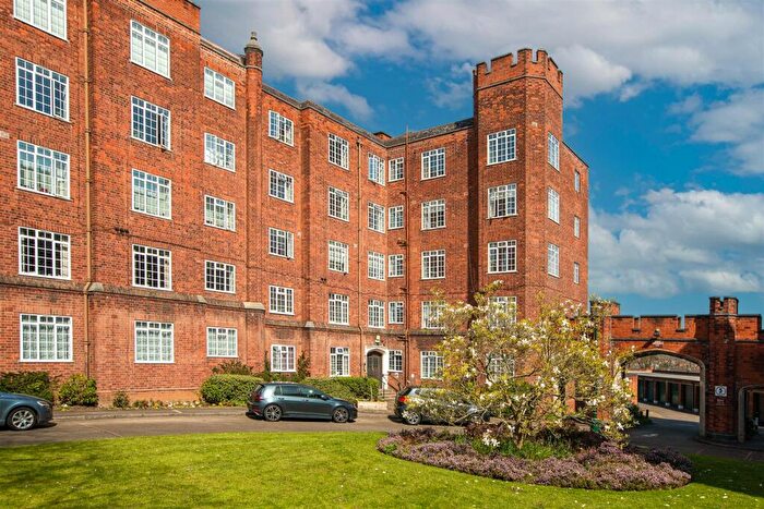 3 Bedroom Flat For Sale In Stoneygate Court, London Road, LE2