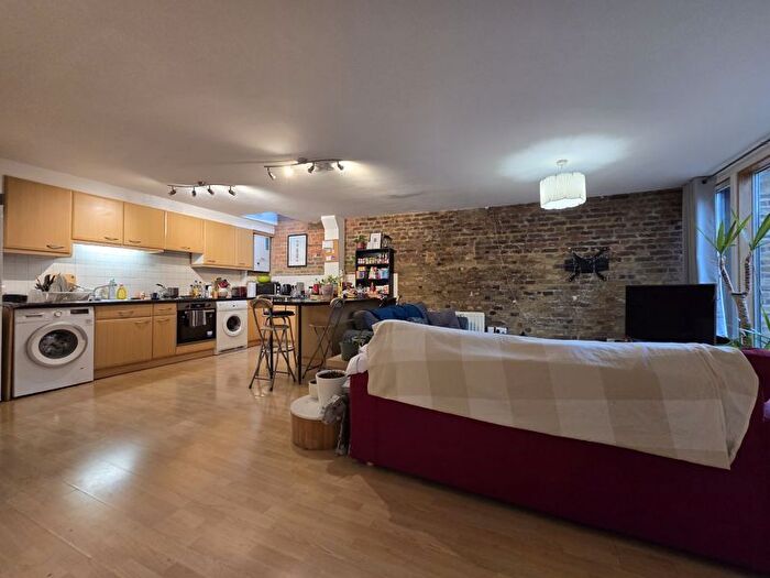 4 Bedroom Flat For Sale In Browning Street, London, SE17