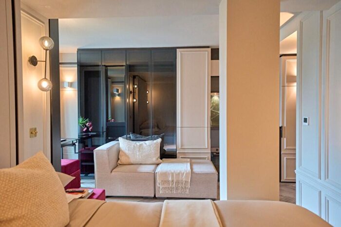 Studio To Rent In Brondesbury Park, London, NW6