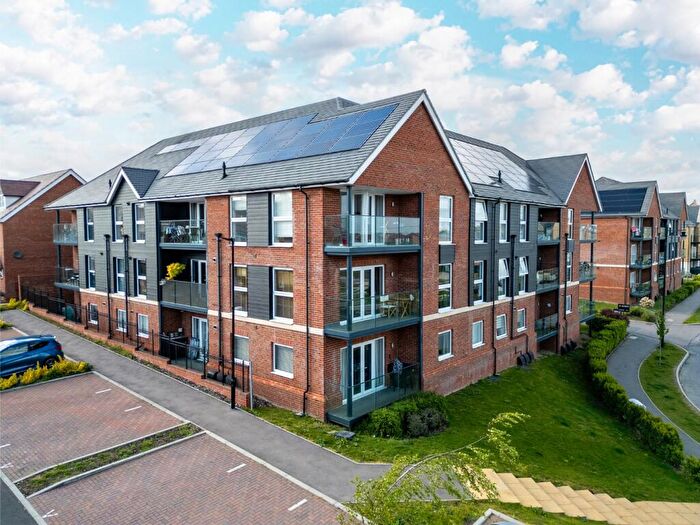 2 Bedroom Apartment For Sale In Ackers Drive, Weldon, Ebbsfleet Valley, Swanscombe, Kent, DA10