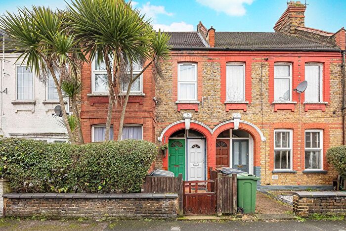 1 Bedroom Flat For Sale In Kettlebaston Road, Leyton, E10