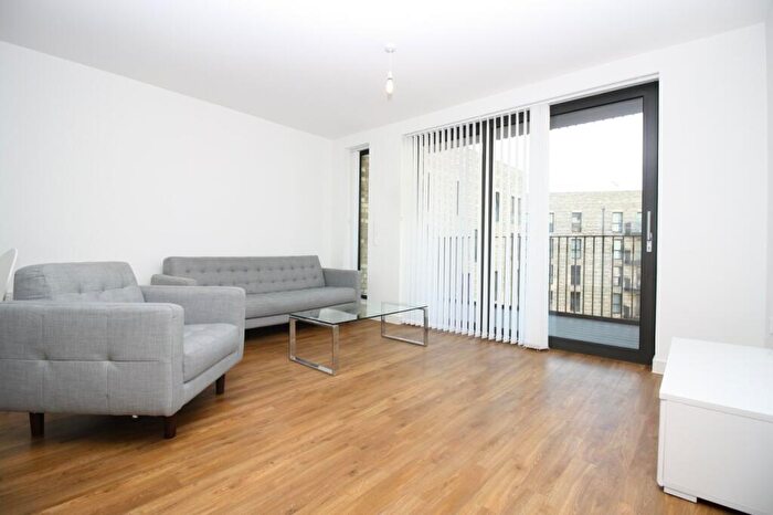 2 Bedroom Flat To Rent In Kingfisher Heights, Waterside Park, Bramwell Way, Royal Docks, London, E16