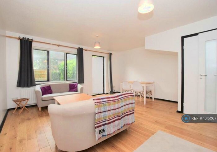 3 Bedroom Terraced House To Rent In Kerfield Place, London, SE5