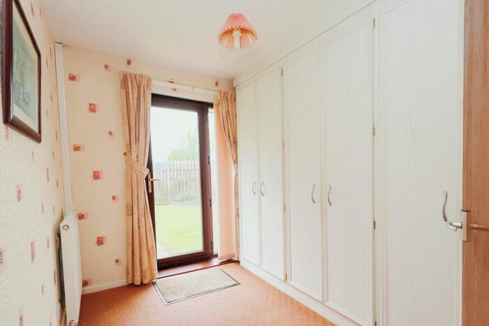 2 Bedroom Bungalow For Sale In Cumberland Drive, Royton, Oldham, Greater Manchester, OL2