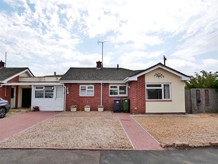 2 Bedroom Detached Bungalow For Sale In Luckett Way, Calne, SN11