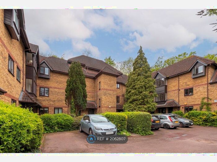 2 Bedroom Flat To Rent In Linwood Close, London, SE5