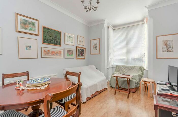 1 Bedroom Flat To Rent In Birdhurst Road, The Tonsleys, London, SW18