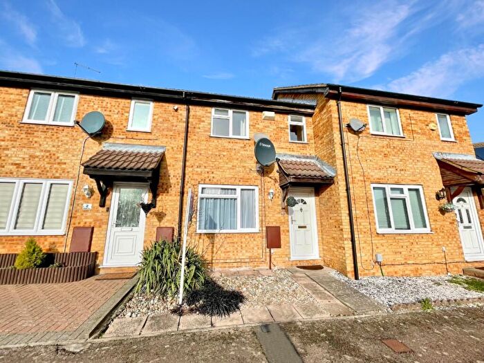 3 Bedroom Terraced House To Rent In Partridge Close, Luton, LU4