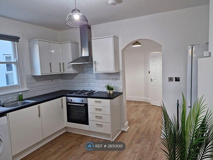 2 Bedroom Flat To Rent In Clarendon Road, London, SW19
