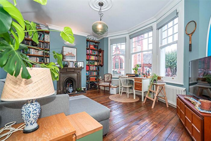 1 Bedroom Apartment For Sale In Hillfield Park Mews, London, N10