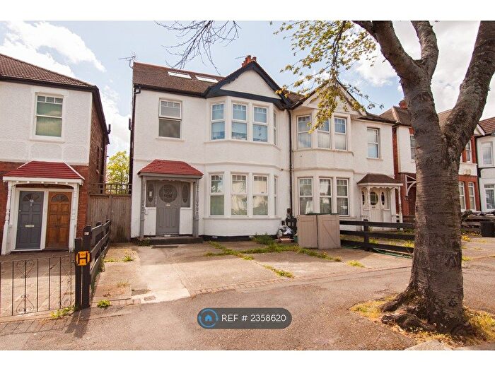 2 Bedroom Flat To Rent In Lynton Road, London, W3