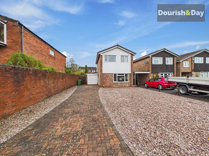 3 Bedroom Detached House For Sale In Glebelands, Stafford, ST17