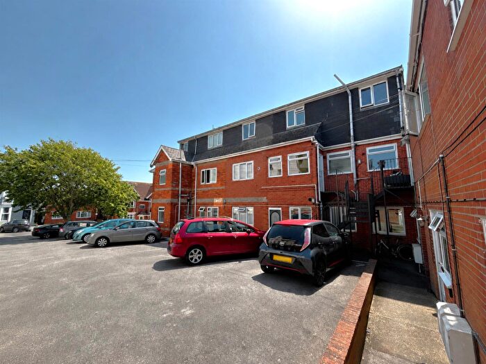 1 Bedroom Flat For Sale In Kirtleton Avenue, Weymouth, DT4
