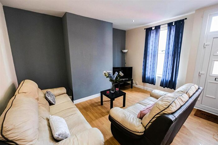 3 Bedroom Terraced House To Rent In Harold Grove, Leeds, LS6