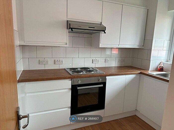 2 Bedroom Flat To Rent In Scotney Gardens, Maidstone, ME16