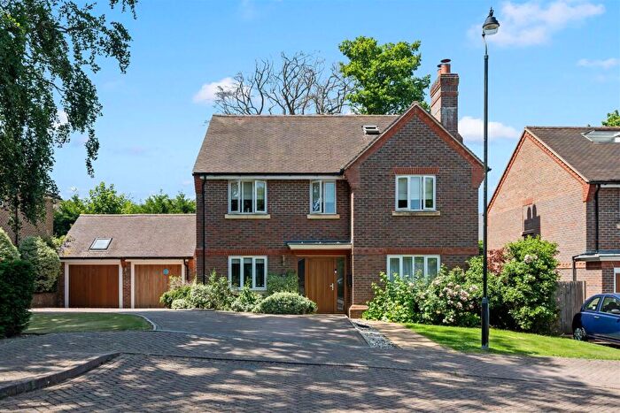 5 Bedroom Detached House For Sale In Greencroft, Guildford, GU1