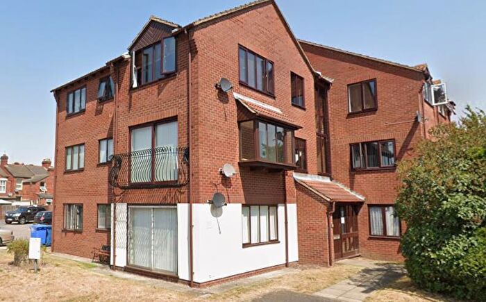 2 Bedroom Flat To Rent In Saxon Mill Lane, Tamworth, Staffordshire, B79