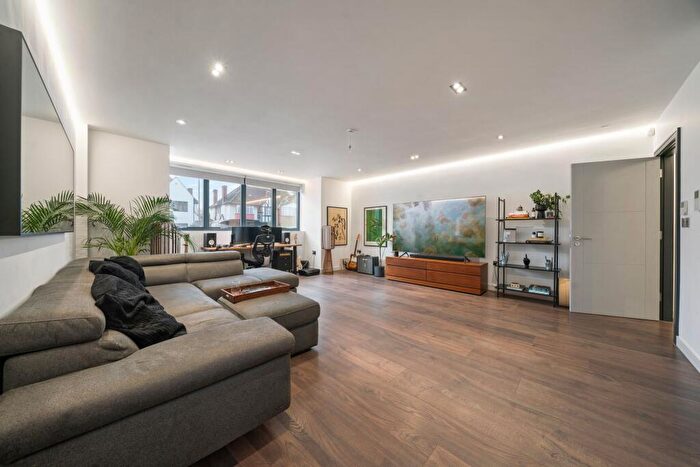 2 Bedroom Apartment To Rent In Sharel Court, The Ridgeway, London, NW11