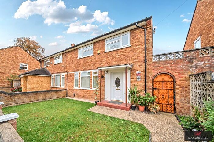 3 Bedroom Semi-Detached House For Sale In Reddington Drive, Slough, SL3