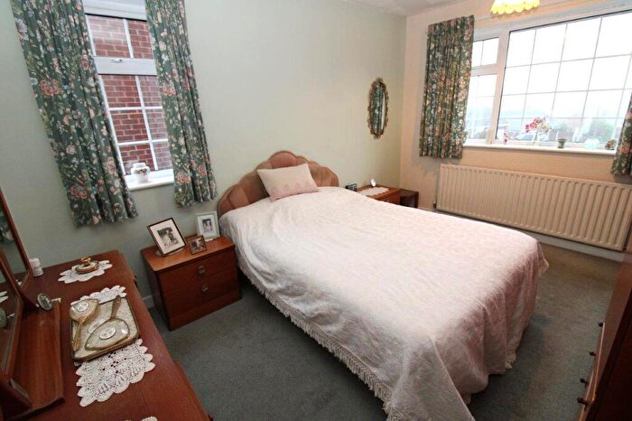 3 Bedroom Bungalow For Sale In Downs Crescent, Gawber, Barnsley, S75