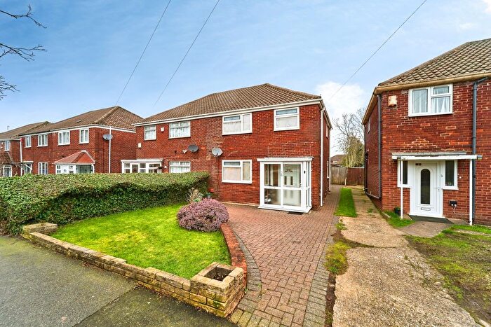 3 Bedroom Semi Detached House For Sale In Lilac Avenue, Walsall, West Midlands, WS5