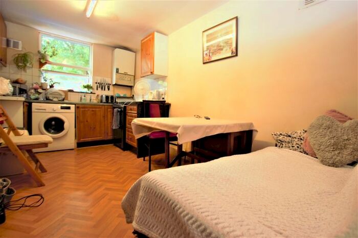 3 Bedroom Flat To Rent In Cranbrook Park, London, N22