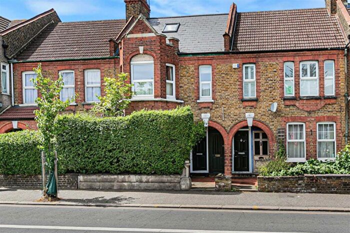 2 Bedroom Maisonette For Sale In Chingford Road, Walthamstow, E17