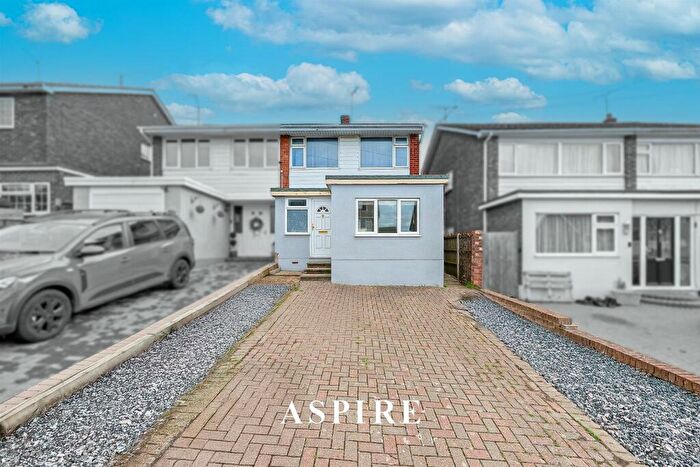 3 Bedroom Semi-Detached House For Sale In Roseberry Avenue, Benfleet, SS7