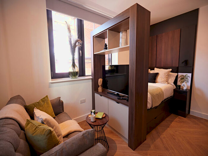 Apartment To Rent In Apt, Q Three Residence #, LS1