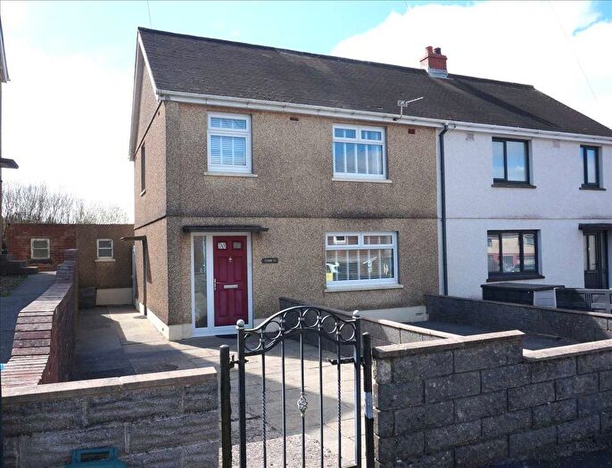 3 Bedroom Semi-Detached House For Sale In Tir Becca, Tumble, Llanelli, SA14