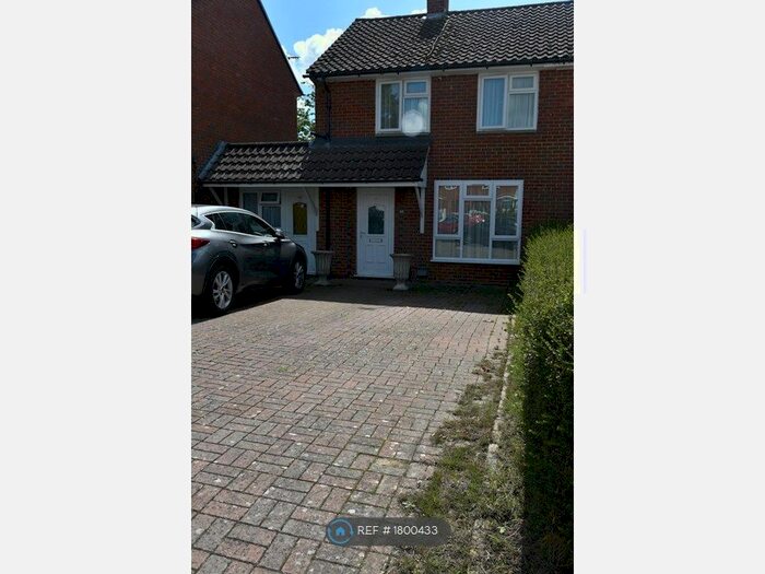 3 Bedroom Semi-Detached House To Rent In Shepherds Lane, Bracknell, RG42