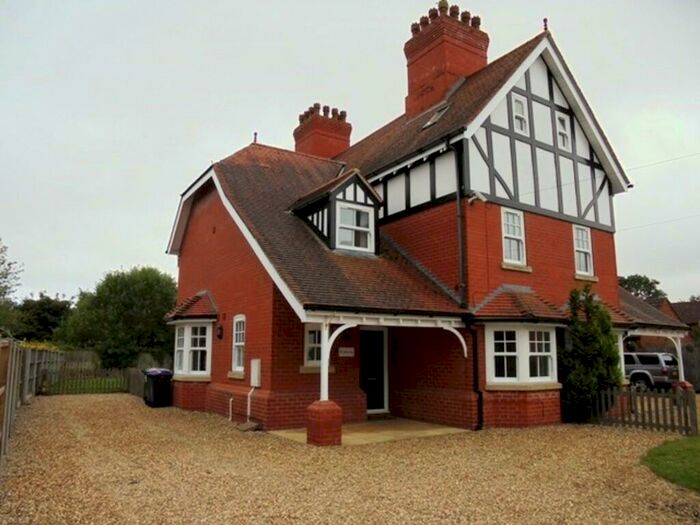 5 Bedroom Semi-Detached House To Rent In Albany Road, Woodhall Spa, LN10