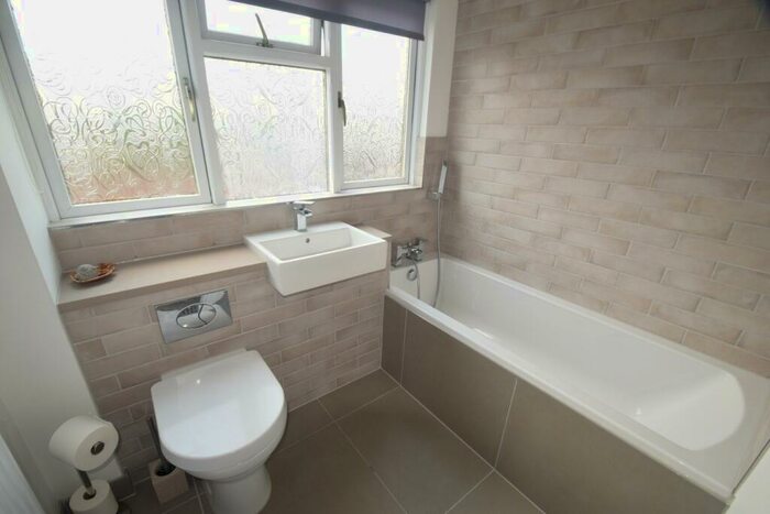 3 Bedroom Chalet For Sale In Norman Close, Wigmore, Gillingham, ME8