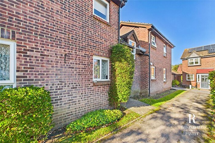 1 Bedroom Flat For Sale In Apeldoorn Drive, Wallington, SM6