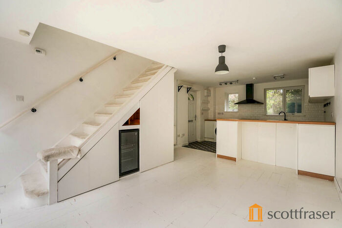 2 Bedroom End Of Terrace House To Rent In Bushy Close, Oxford, OX2