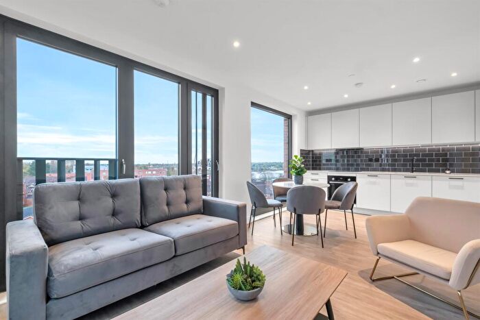 2 Bedroom House To Rent In Ashted Wharf, Glasswater Locks, B4