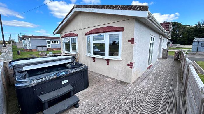 2 Bedroom Park Home For Sale In Lylestone Park, Kilwinning, KA13