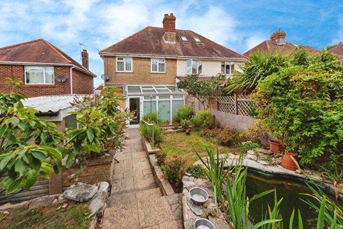3 Bedroom Semi-Detached House For Sale In Halstead Road, Southampton, Hampshire, SO18